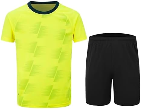 Modele DANI CHINS Boys Loose Active Short-Sleeve T-Shirt and Athletic Mesh Shorts Set