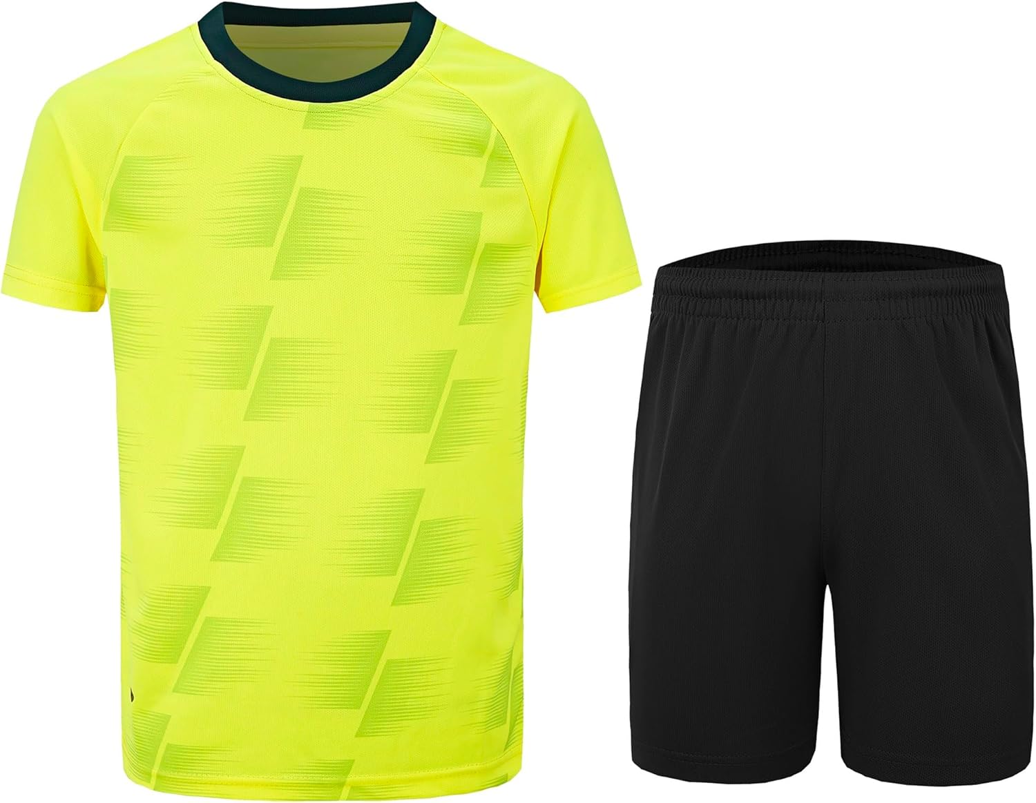 Modele DANI CHINS Boys Loose Active Short-Sleeve T-Shirt and Athletic Mesh Shorts Set